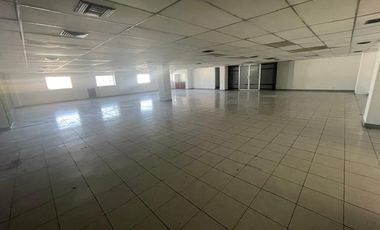 OFICINAS HABILITADAS EN MEZZANINE EN EDIFICIO SOBRE AVENIDA UNIVERSIDAD