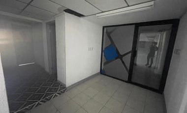OFICINAS HABILITADAS EN MEZZANINE EN EDIFICIO SOBRE AVENIDA UNIVERSIDAD