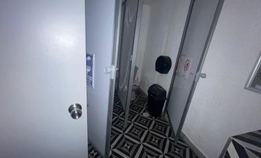 OFICINAS HABILITADAS EN MEZZANINE EN EDIFICIO SOBRE AVENIDA UNIVERSIDAD