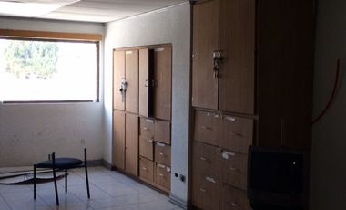 OFICINAS HABILITADAS EN MEZZANINE EN EDIFICIO SOBRE AVENIDA UNIVERSIDAD
