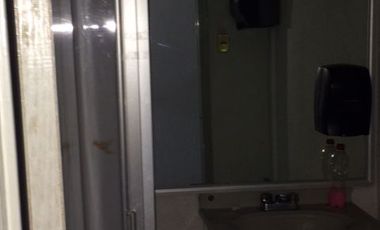 OFICINAS HABILITADAS EN MEZZANINE EN EDIFICIO SOBRE AVENIDA UNIVERSIDAD