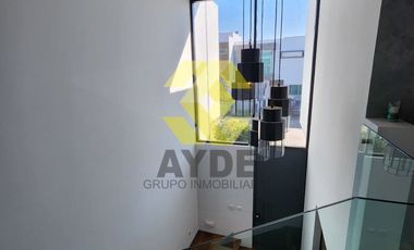 CASA EN VENTA EN SOLARES INT. 185
