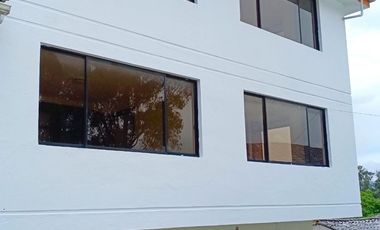 🏡 VENDO Casa Espectacular  en  en San Juan de Conocoto – 5 habitaciones – 372 m² – Conjunto privado