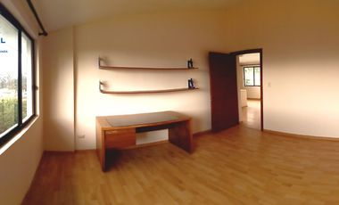 🏡 VENDO Casa Espectacular  en  en San Juan de Conocoto – 5 habitaciones – 372 m² – Conjunto privado