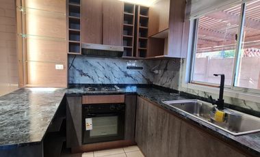 Casa 2 dormitorios 2 baños, Av San Luis Lampa