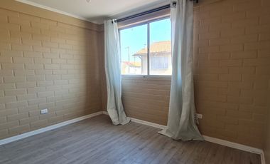 Casa 2 dormitorios 2 baños, Av San Luis Lampa