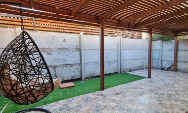 Casa 2 dormitorios 2 baños, Av San Luis Lampa