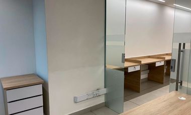Oficina AMOBLADA en venta en Altos del Poblado, Poblado