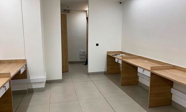 Oficina AMOBLADA en venta en Altos del Poblado, Poblado