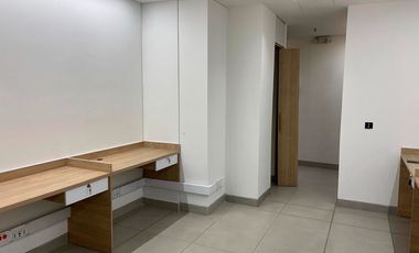 Oficina AMOBLADA en venta en Altos del Poblado, Poblado