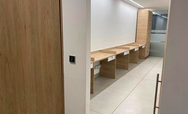 Oficina AMOBLADA en venta en Altos del Poblado, Poblado