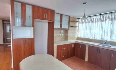 Casa Rentera con 2 departamentos en el norte de Quito sector Mastodontes precio de Oportunidad y excelente rentabilidad