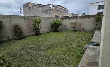 Casa Rentera con 2 departamentos en el norte de Quito sector Mastodontes precio de Oportunidad y excelente rentabilidad