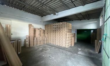 En alquiler galpón en sector industrial Vergeles.(JP)