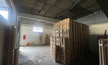 En alquiler galpón en sector industrial Vergeles.(JP)
