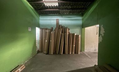 En alquiler galpón en sector industrial Vergeles.(JP)