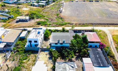 Casa con dos Departamentos de 3 Dormitorios c/u en  Ballenita
