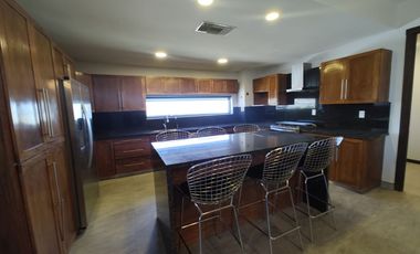 Exclusivo Depto Amueblado de 1 Recámara en Torre Cénit con Espectacular Vista al Campo Golf