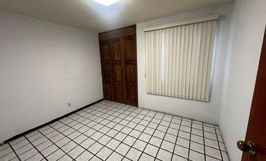 CASA/OFICINA SOBRE EL CORREDOR DEL BAJÍO! EXCELENTE UBICACIÓN!