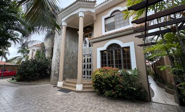 En venta casa de 5 dormitorios en Urb.Aquamarina en la vía Samborondón km 1.