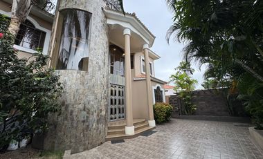 En venta casa de 5 dormitorios en Urb.Aquamarina en la vía Samborondón km 1.