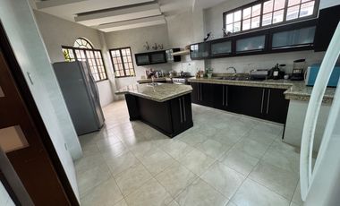 En venta casa de 5 dormitorios en Urb.Aquamarina en la vía Samborondón km 1.