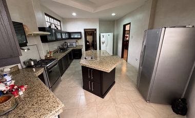 En venta casa de 5 dormitorios en Urb.Aquamarina en la vía Samborondón km 1.