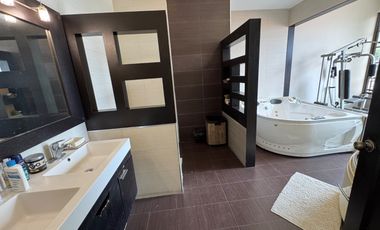 En venta casa de 5 dormitorios en Urb.Aquamarina en la vía Samborondón km 1.