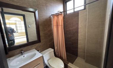En venta casa de 5 dormitorios en Urb.Aquamarina en la vía Samborondón km 1.