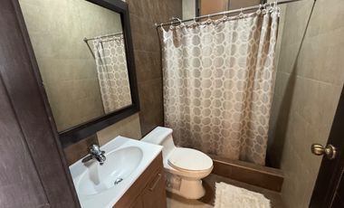 En venta casa de 5 dormitorios en Urb.Aquamarina en la vía Samborondón km 1.