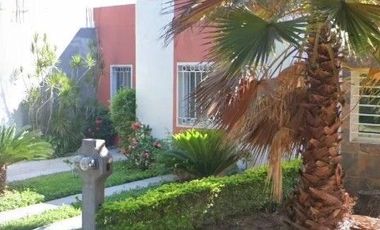 Casa en Venta en Fraccionamiento Almendros, Manzanillo Colima CLJ.