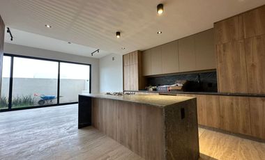 Estrena casa con acabados premium en Altozano
