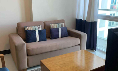 FOR RENT - 1BEDROOM WITH BALCONY FRONT SEA & POOL VIEW IN MACTAN NEWTOWN, LAPU-LAPU CEBU. POLISHED & MODERN UNIT.