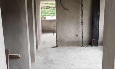 Lloa - Casa con Terreno en Venta