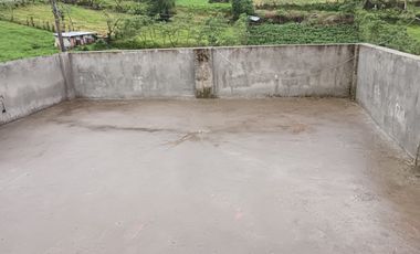 Lloa - Casa con Terreno en Venta