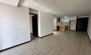Departamento en venta en el quinto piso con tres dormitorios, sector Av. Don Bosco
