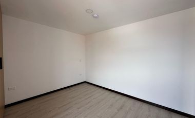Departamento en venta en el quinto piso con tres dormitorios, sector Av. Don Bosco