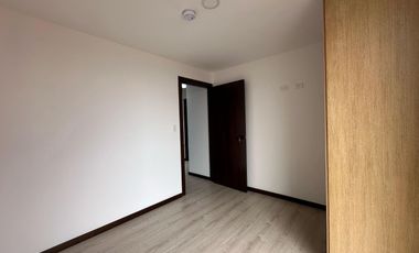 Departamento en venta en el quinto piso con tres dormitorios, sector Av. Don Bosco