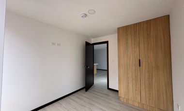 Departamento en venta en el quinto piso con tres dormitorios, sector Av. Don Bosco
