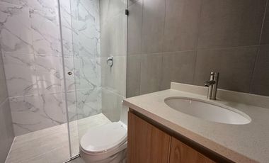 Departamento en venta en el quinto piso con tres dormitorios, sector Av. Don Bosco