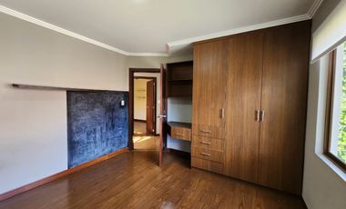 En venta: casa ideal para familias, cerca del Colegio Santana y Racar Shopping