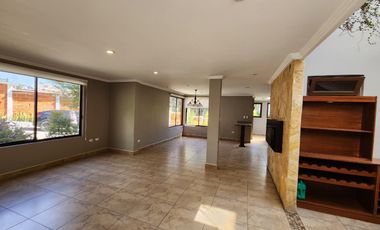 En venta: casa ideal para familias, cerca del Colegio Santana y Racar Shopping