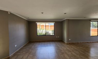 En venta: casa ideal para familias, cerca del Colegio Santana y Racar Shopping