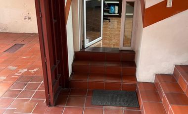 Renta de casa comercial en la Av Occidental