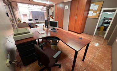 Renta de casa comercial en la Av Occidental
