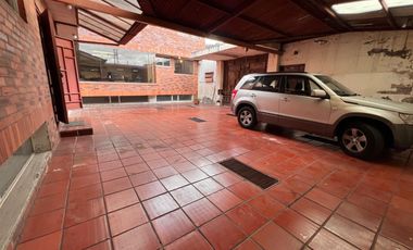 Renta de casa comercial en la Av Occidental