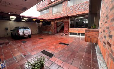 Renta de casa comercial en la Av Occidental