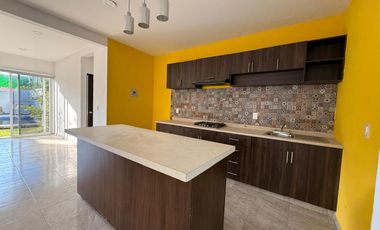 VENTA DE CASA EN JARDINES DE TLAYACAPAN