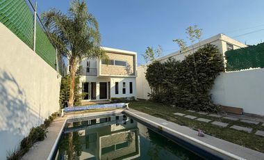 VENTA DE CASA EN JARDINES DE TLAYACAPAN