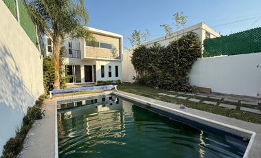 VENTA DE CASA EN JARDINES DE TLAYACAPAN